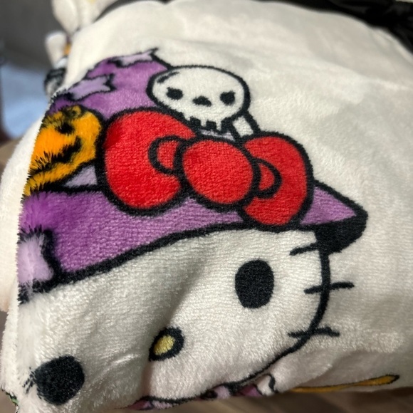 *CLEARANCE* Hello Kitty Halloween Blanket twin size - Picture 8 of 8